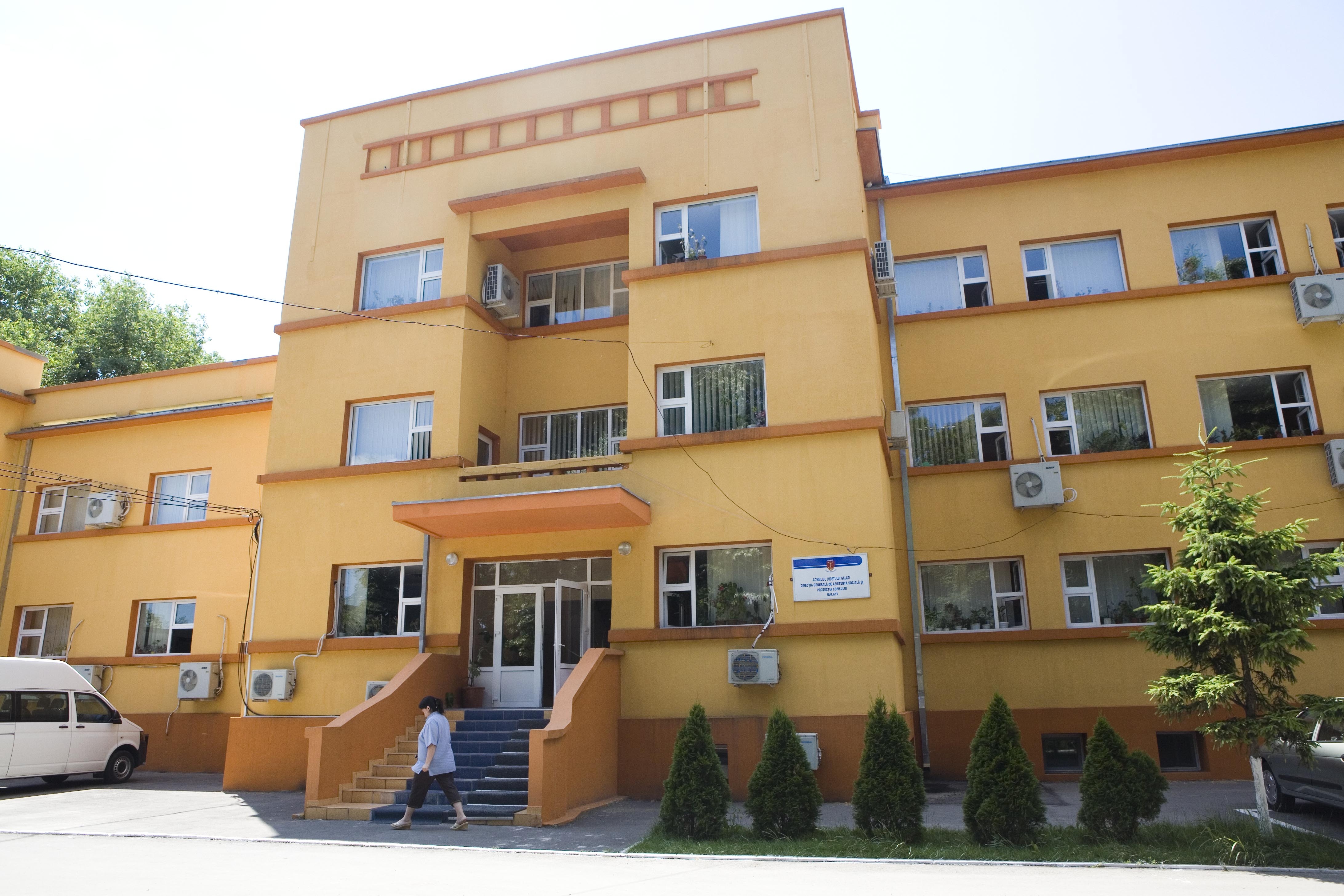 Mese gratuite pentru falşi tineri instituţionalizaţi