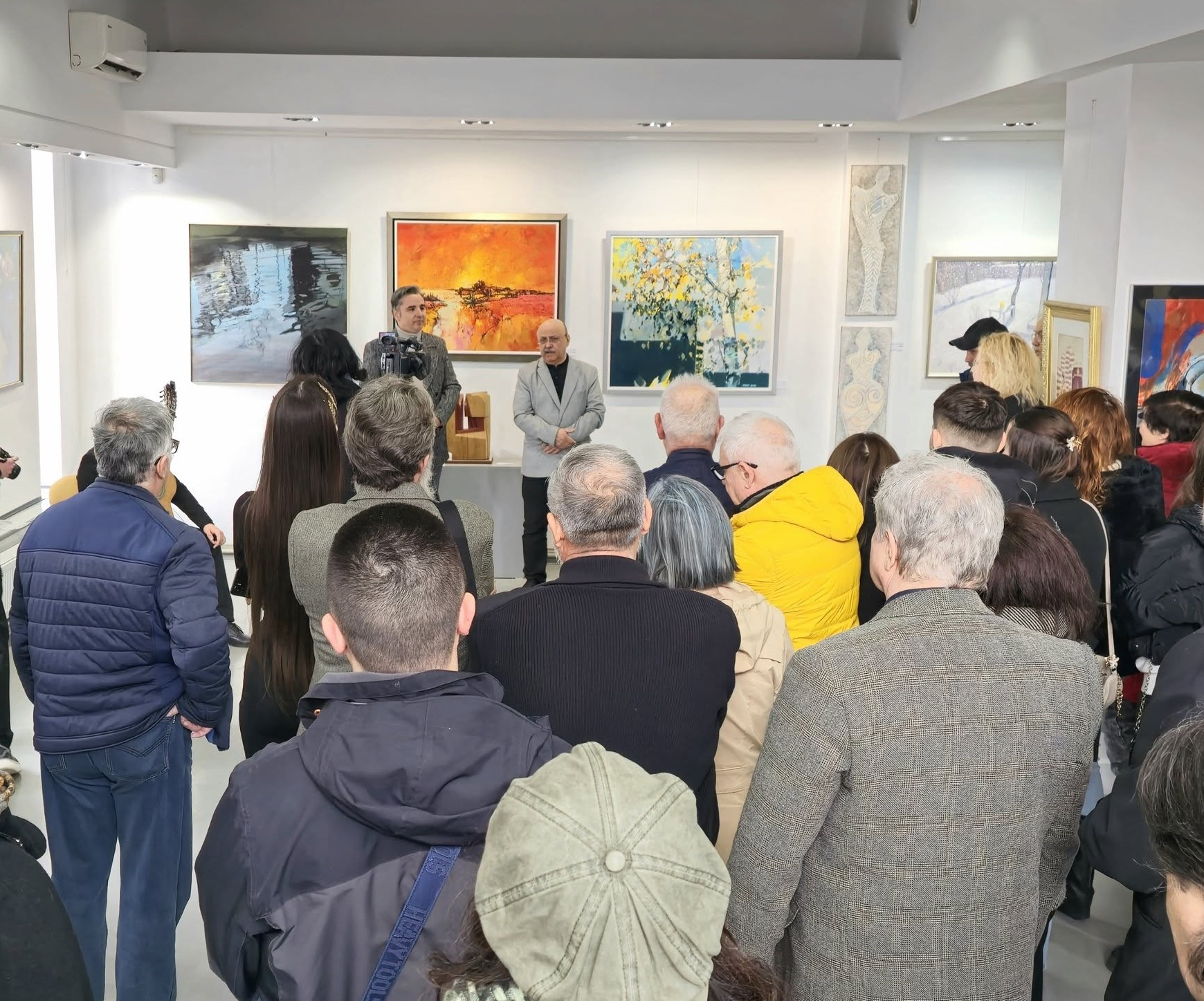 Artiştii gălăţeni expun la Salonul de primăvară