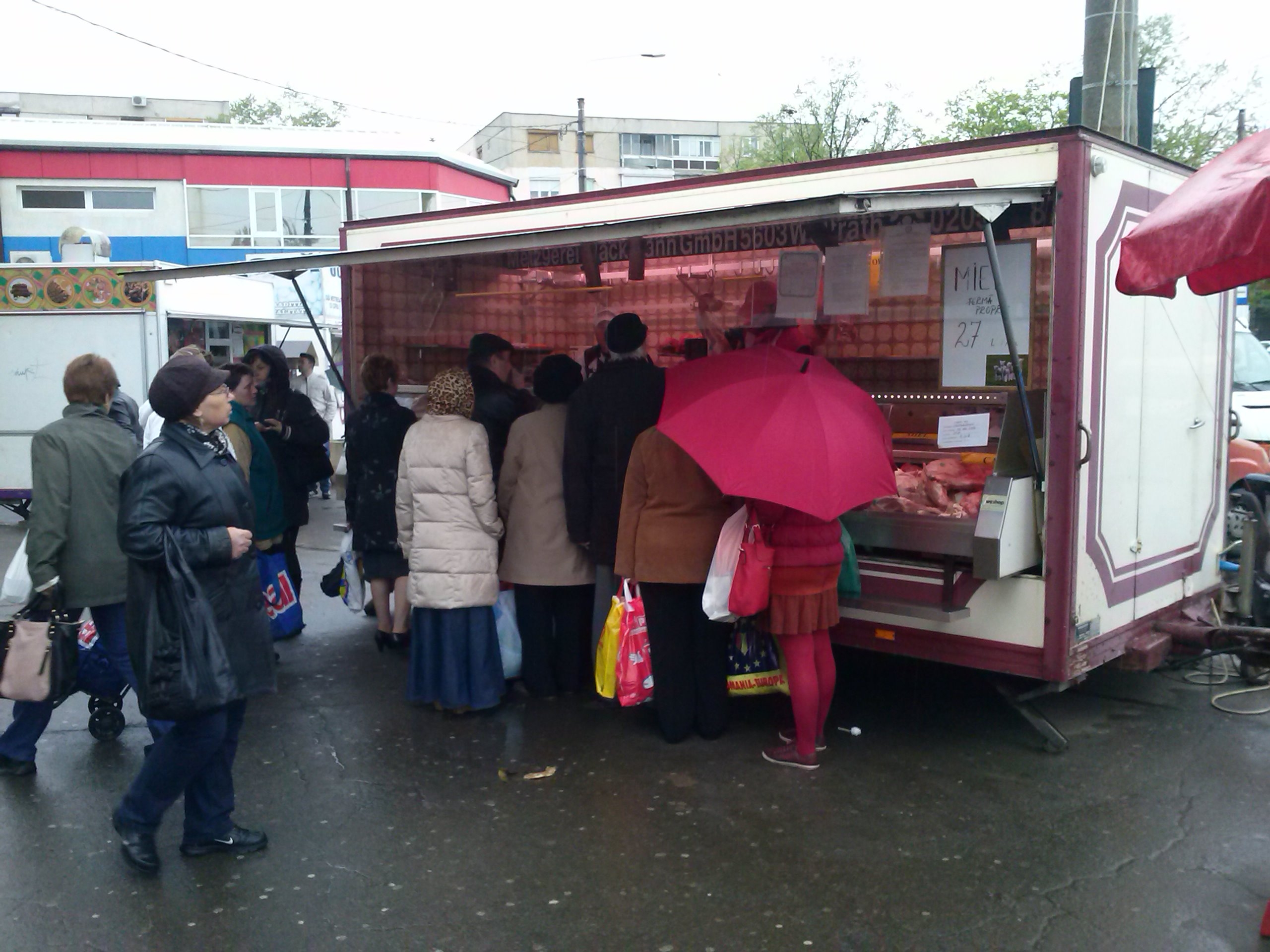 Carnea de miel a ajuns în Piaţa Centrală 