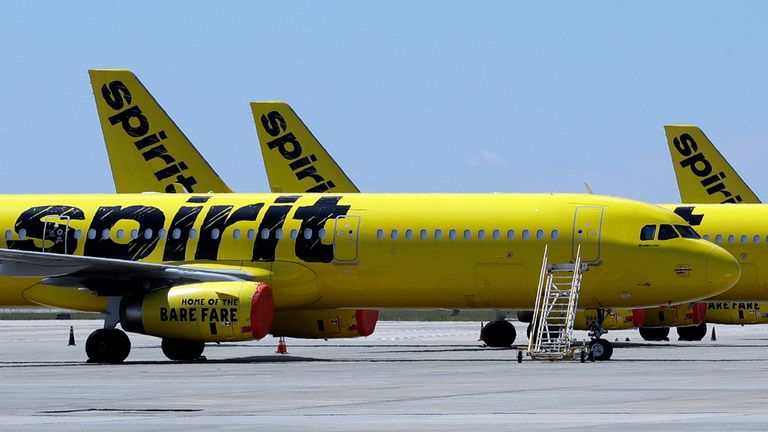 Două avioane cu pasageri, atacate în zbor