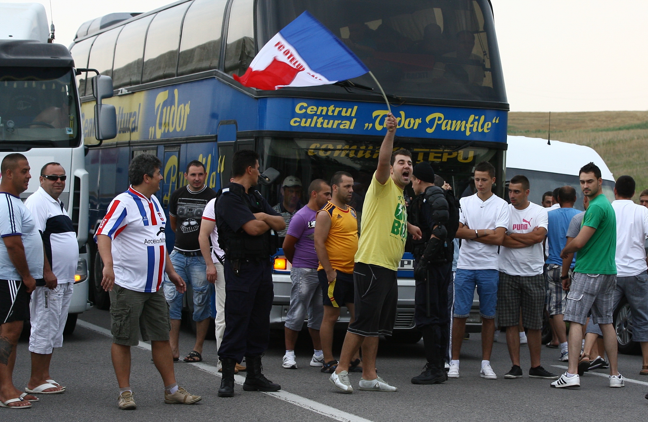 Autocarele cu suporterii Oţelului pleacă la ora 14,30 spre Bucureşti