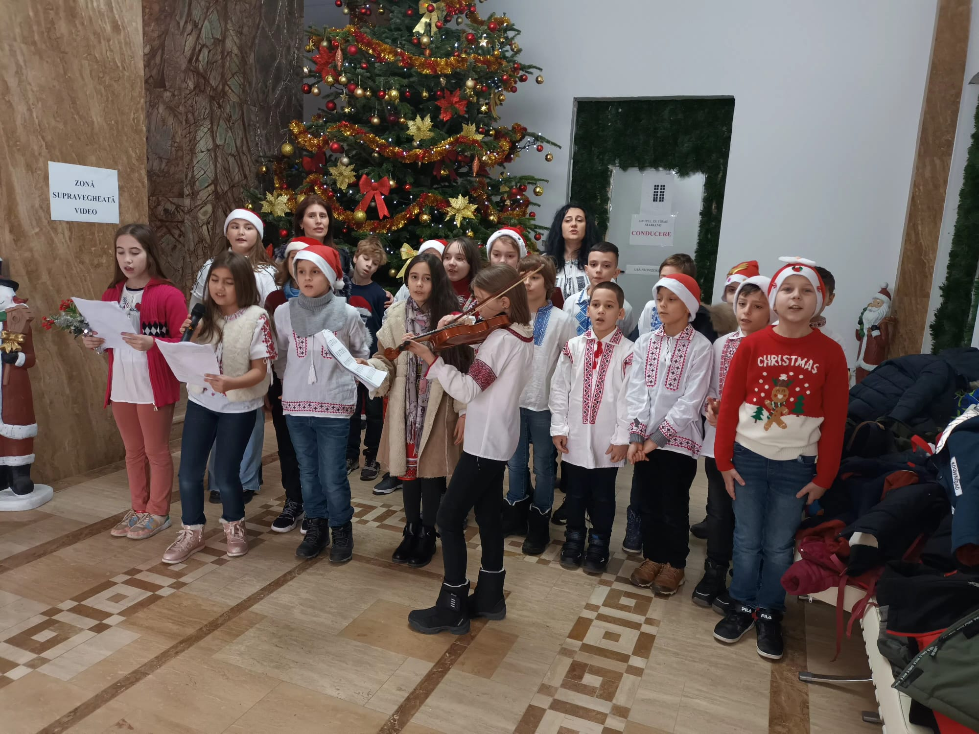 Ne-au colindat şi micuții de la Școala Nr. 25 (VIDEO)