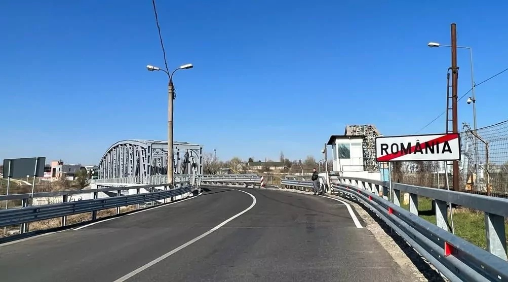 Contracte semnate pentru patru poduri noi peste Prut