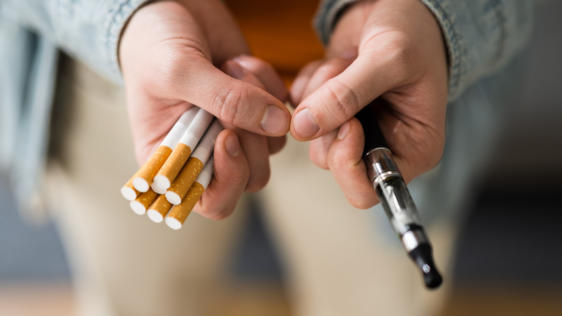 Interdicție la fumat pe viață pentru britanicii născuți după 2008