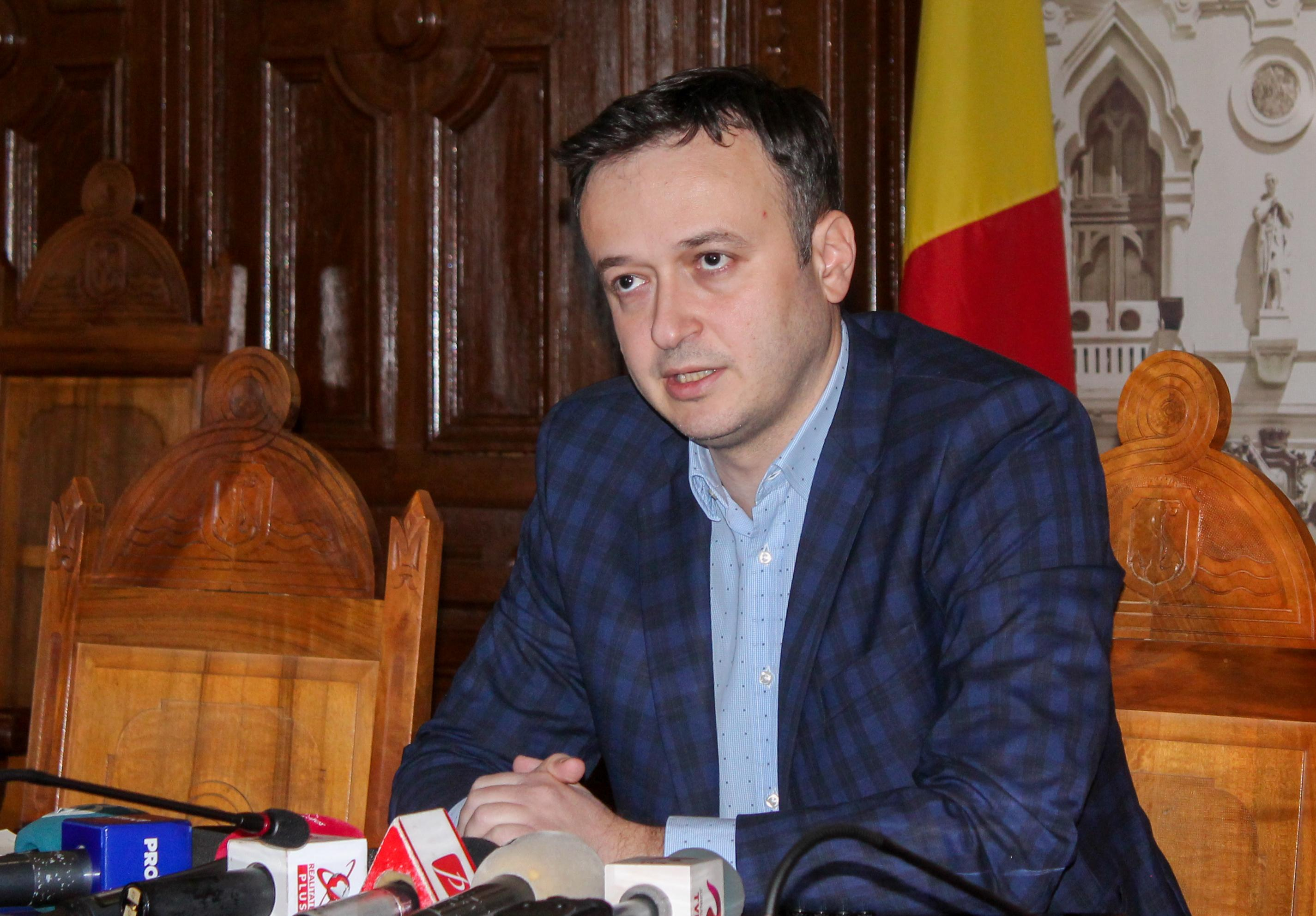 Interviu. Prefectul Gabriel Avrămescu: Avem oameni devotaţi, dar lucrăm cu materialul clientului