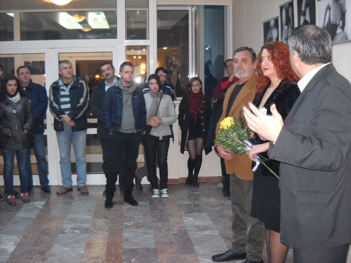 EXPOZIŢIE Simona Andrei. O nouă galerie şi un vernisaj care a adunat artele