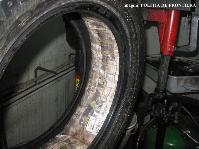 Vigilenţă la FRONTIERĂ/ Doi contrabandişti, PRINŞI în jumătate de oră (FOTO)