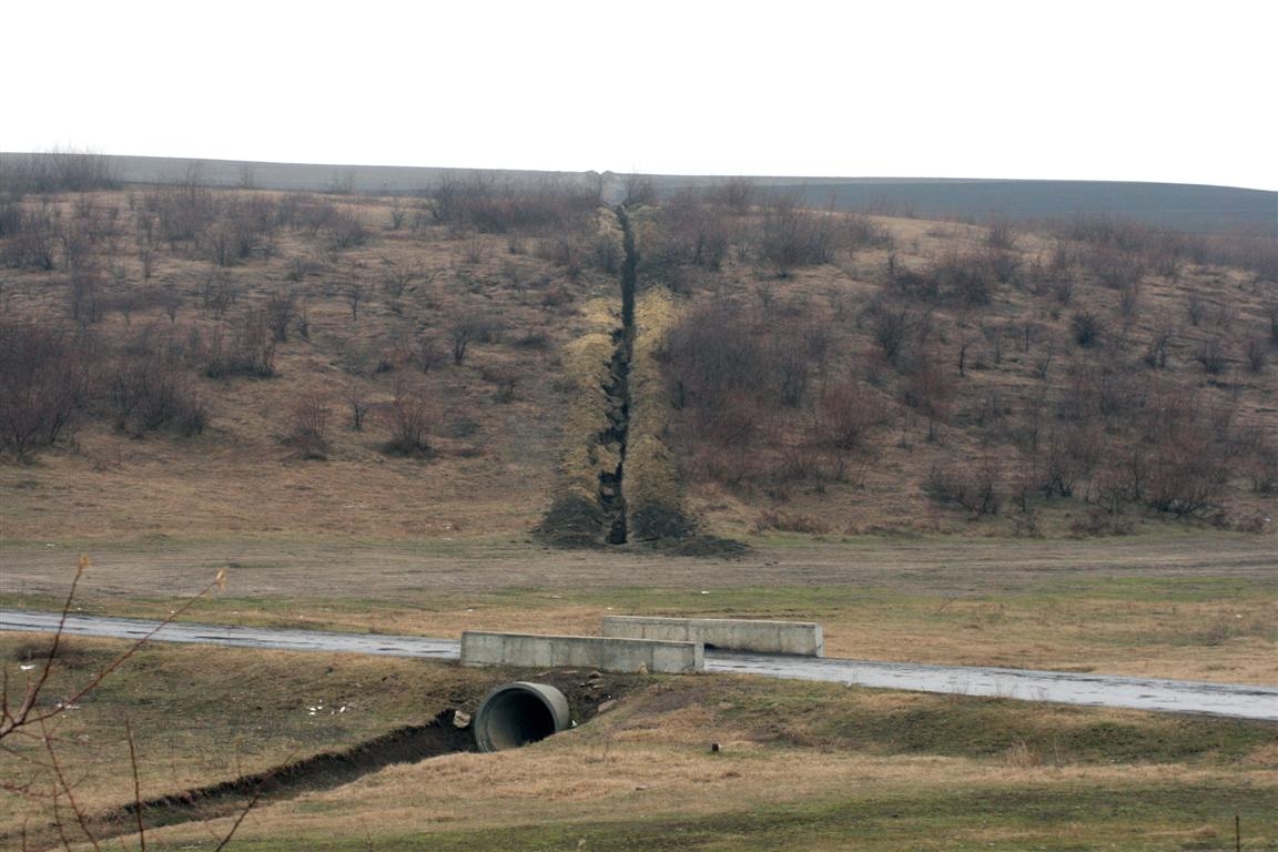 Cine îi ţine în braţe pe hoţii sistemului de irigaţii? Au făcut pagubă de peste un milion de lei!