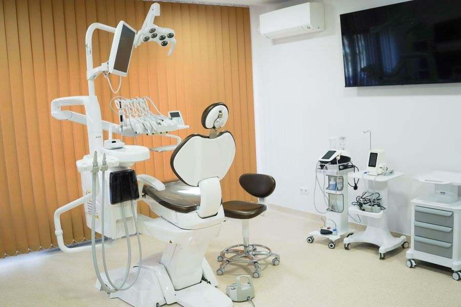 Un nou centru medical stomatologic îşi deschide porţile la Galaţi