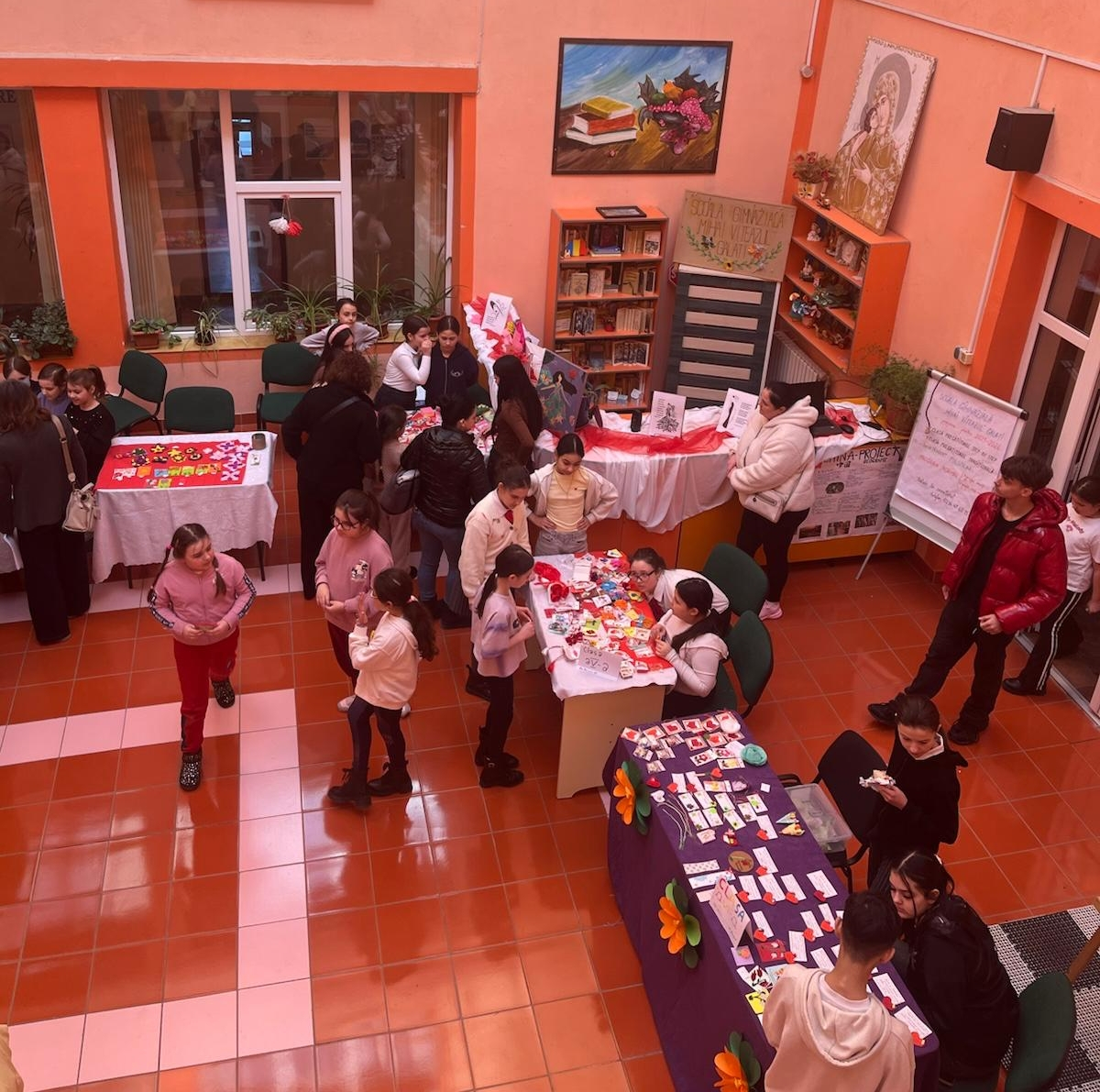 Târg de Mărțișor la două şcoli din Galaţi