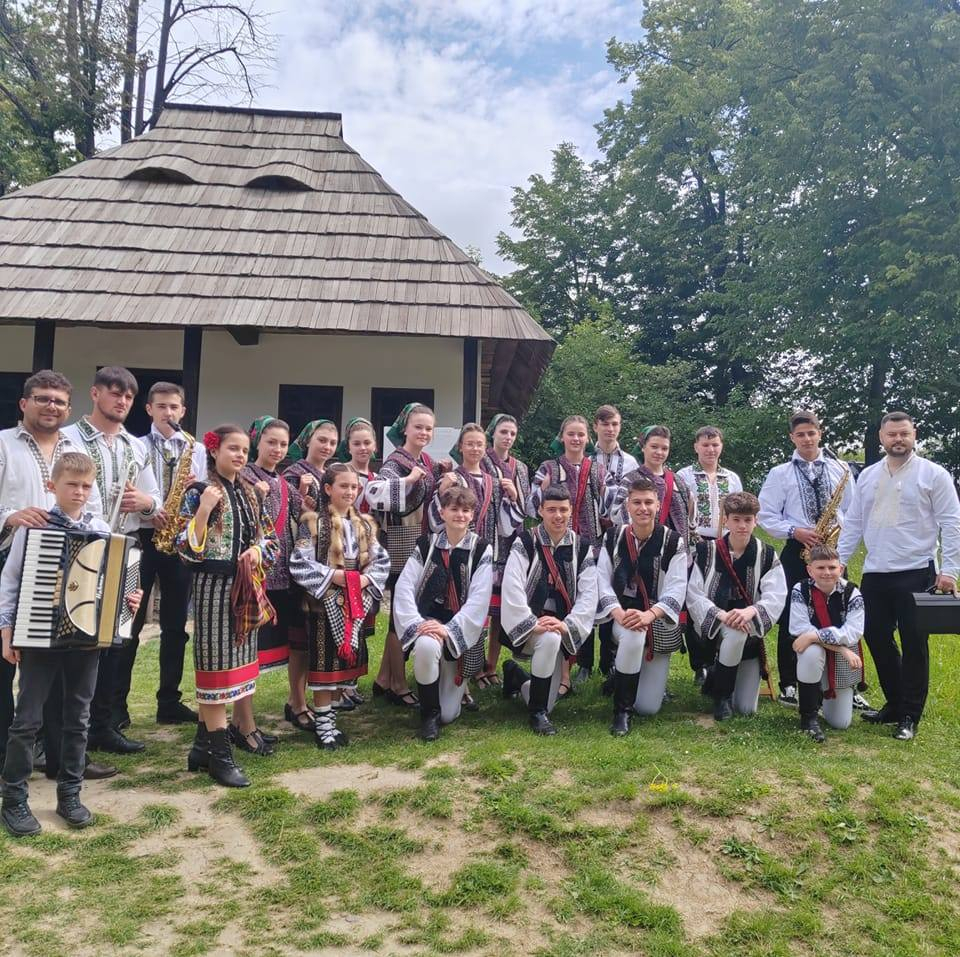 Spectacol festiv în comuna Tudor Vladimirescu