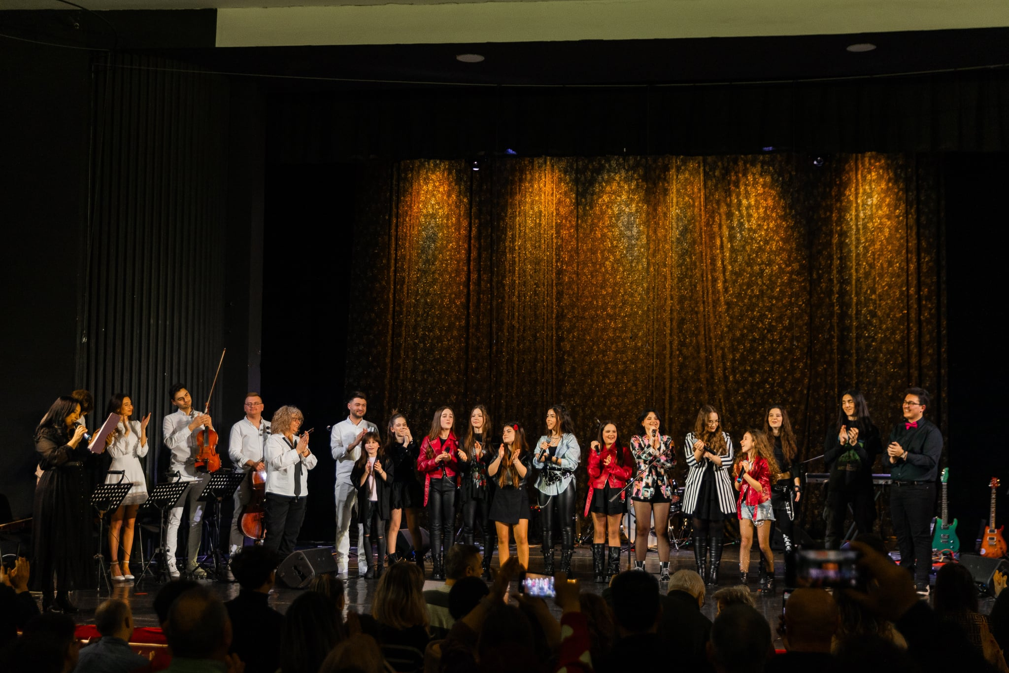 HodoRock Pop Song Simfonic incendiar: Spectacol de excepție Voces Band - Gentle QuArt