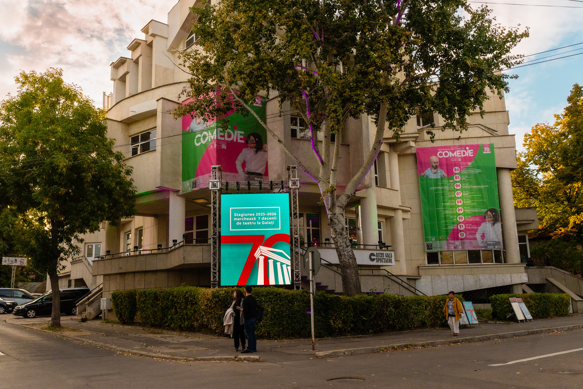 „Râdeți, râdeți, râdeți, râdeți...”