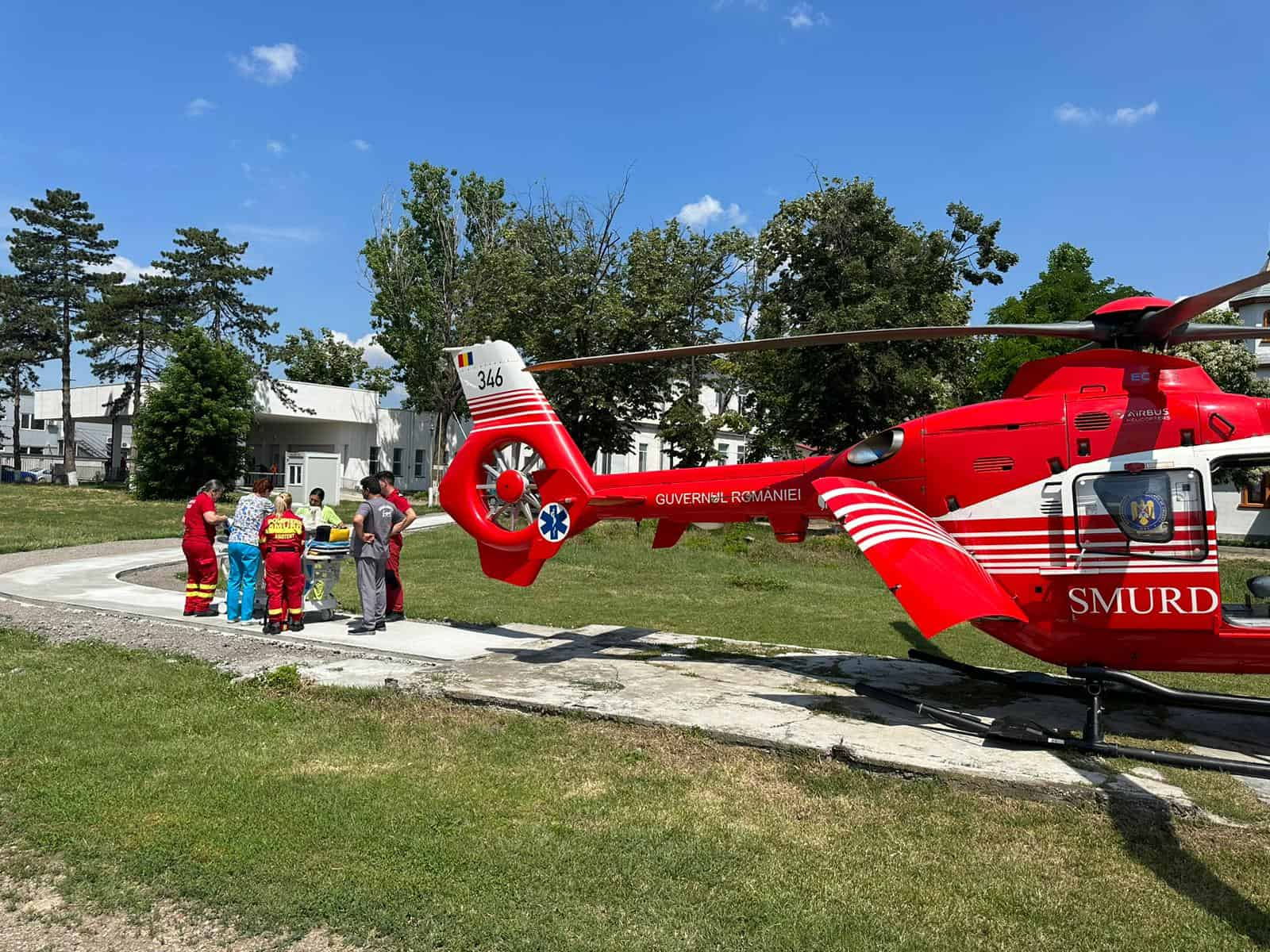 Nou-născut din Tecuci, cu afecţiuni pulmonare grave, salvat cu elicopterul SMURD