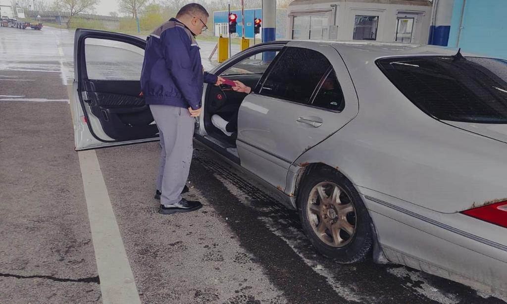 La volan, cu permis de conducere nerecunoscut în România