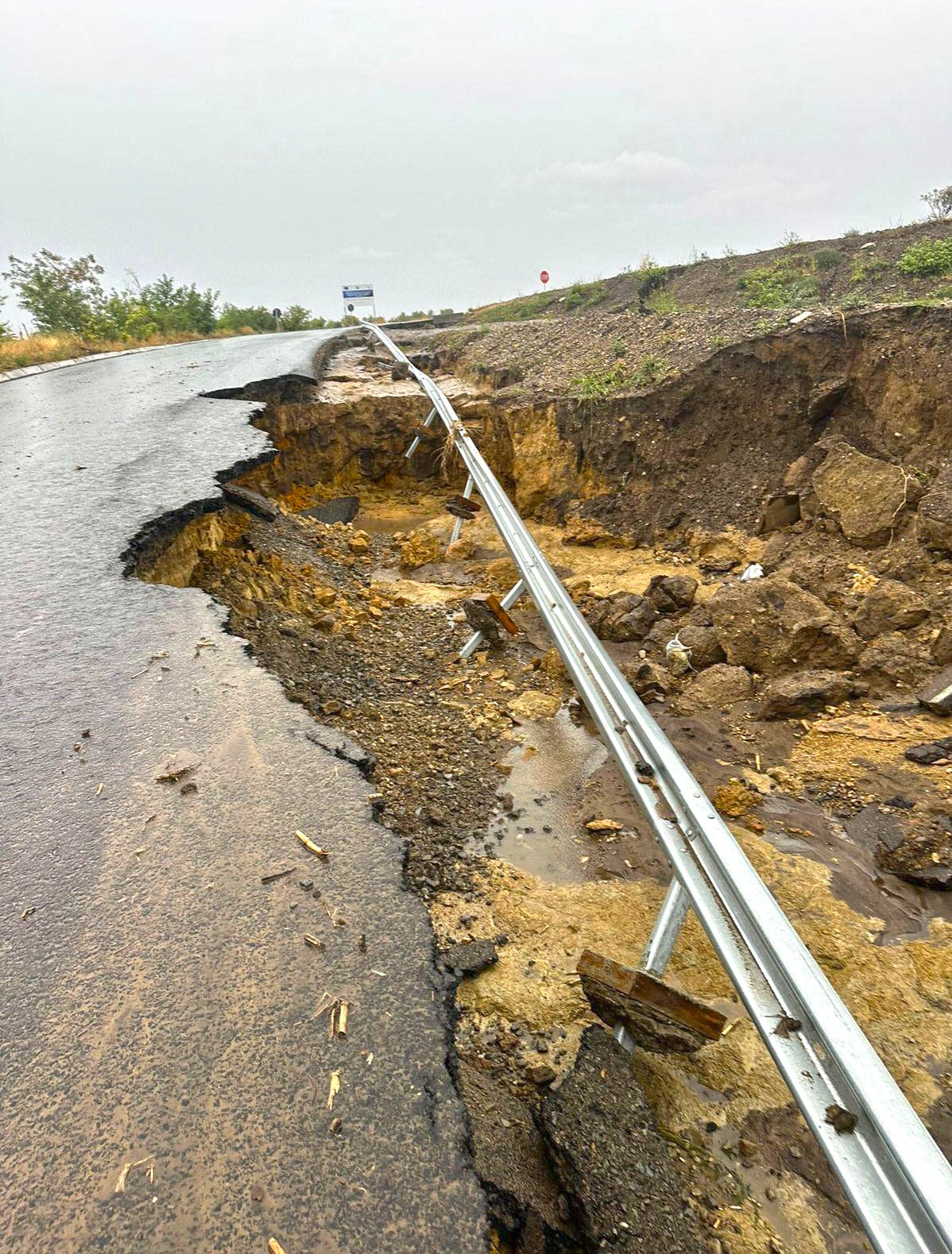 Cât de grav au afectat inundaţiile infrastructura rutieră din judeţ