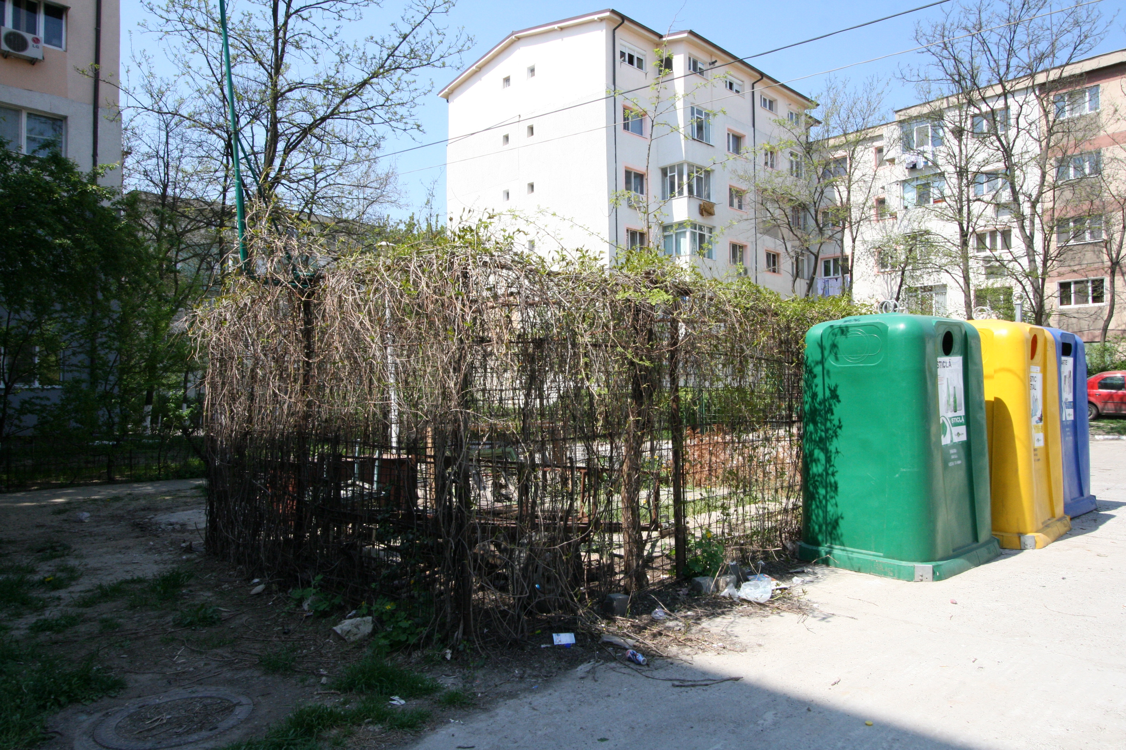 De la începutul lui 2013, 10 construcţii au primit ordin de a fi desfiinţate