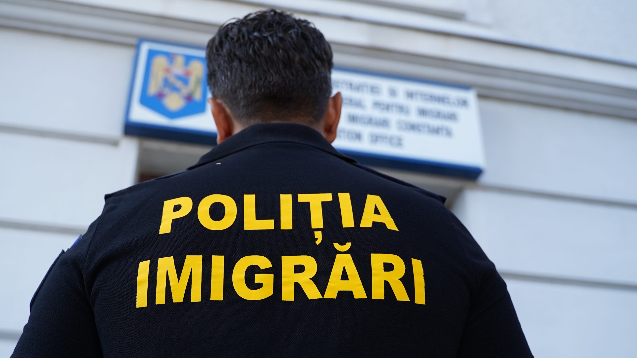 Polițiștii de la Imigrări i-au luat pe străini la bani mărunți