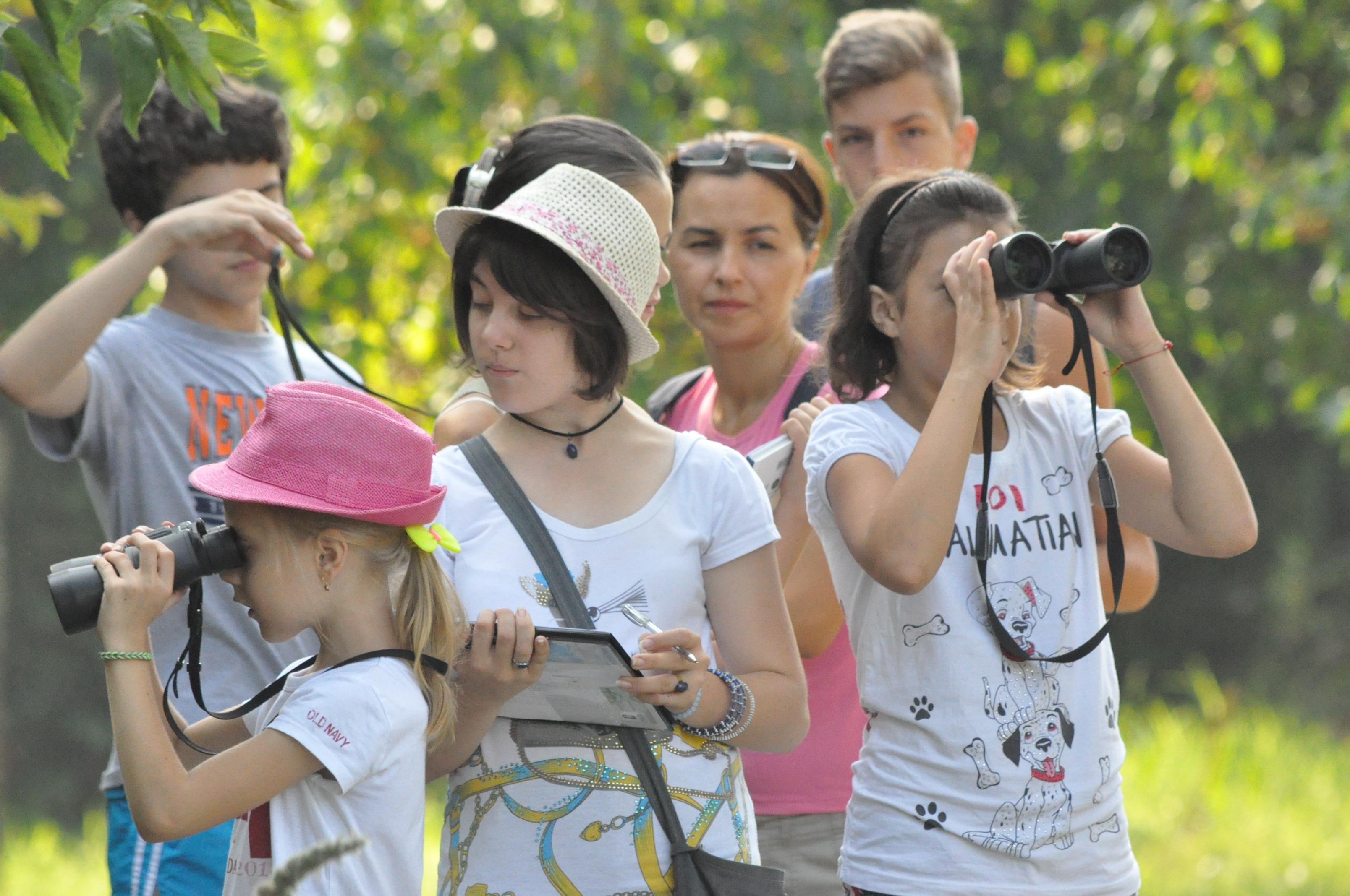 Elevii Şcolii Nr. 22, la Şcoala de Ornitologie