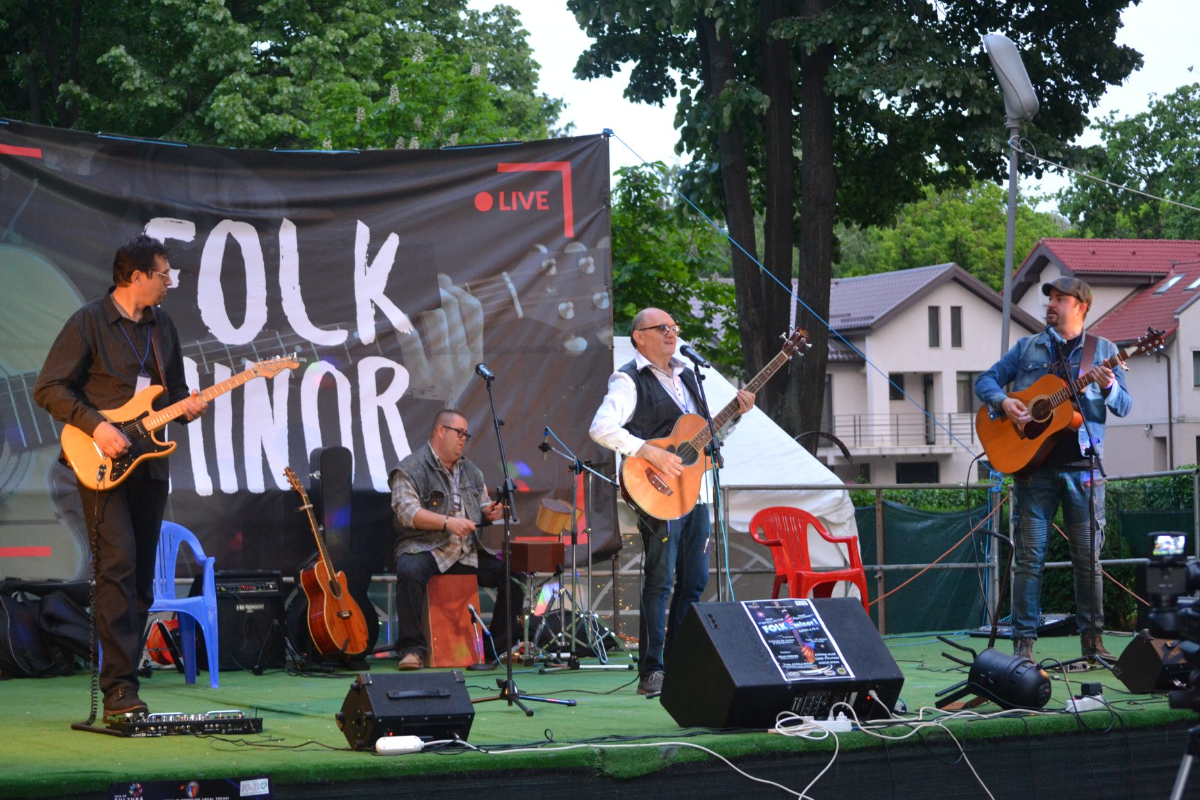 Seratele verii, cu muzică folk