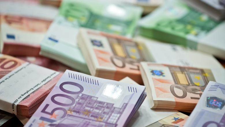 Ușoară creștere a euro, tot la 4,84 lei