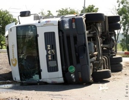 Ciocnire între TIR-uri, la Nalba