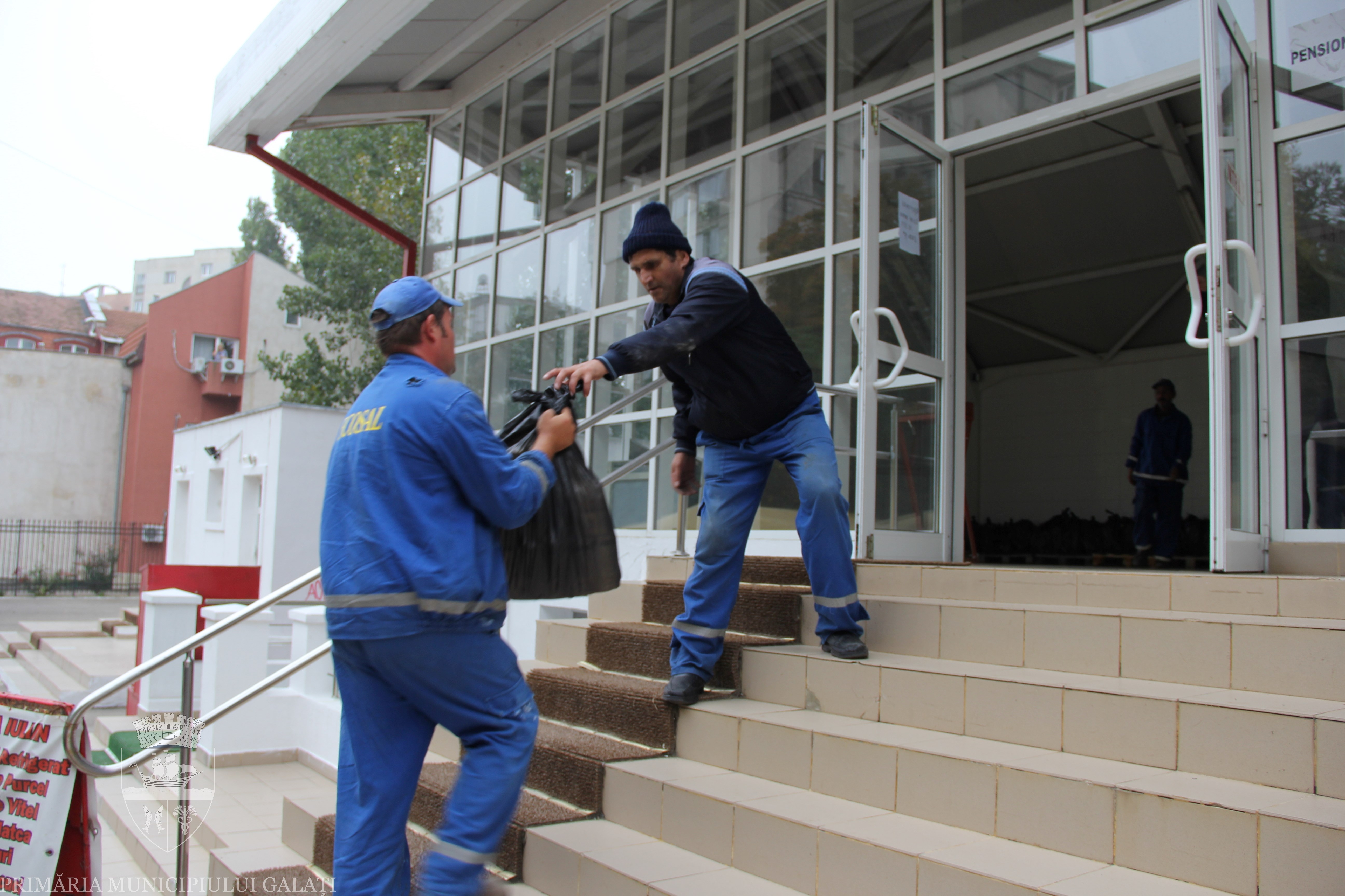 Alimentele UE aşteaptă în depozite/ Unii nu le vor, alţii n-au (încă) dreptul