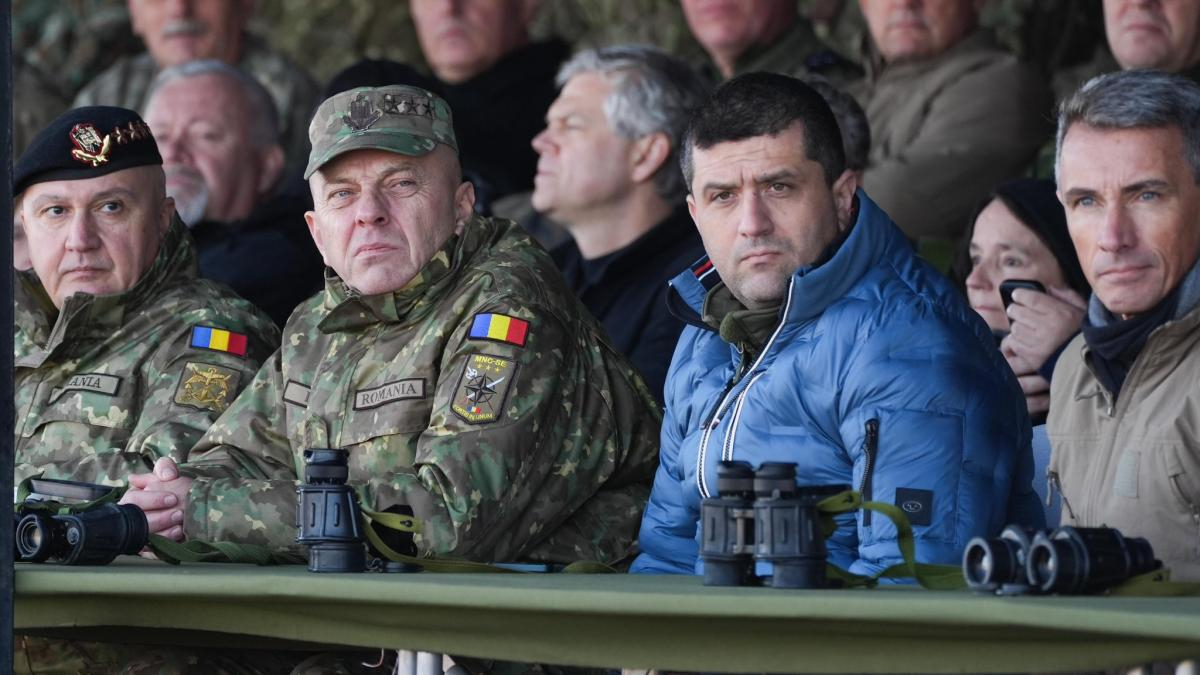 La mare, la soare, miruțele sunt goale