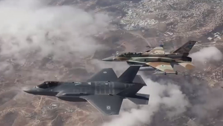 Israelul bombardează obiective militare în Siria