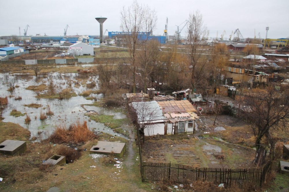 CARTIERUL BĂDĂLAN - imaginea unui oraş care se SCUFUNDĂ, la propriu (FOTO)