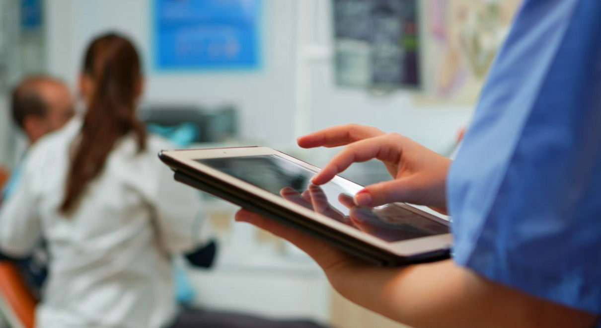 Istoricul medical al românilor, accesibil de pe telefon în această vară