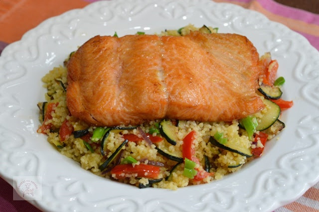 Somon la cuptor cu sos de ananas