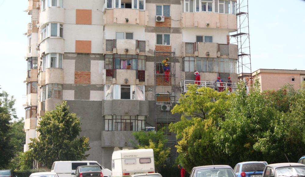Cât vor PLĂTI locatarii pentru ANVELOPAREA blocurilor