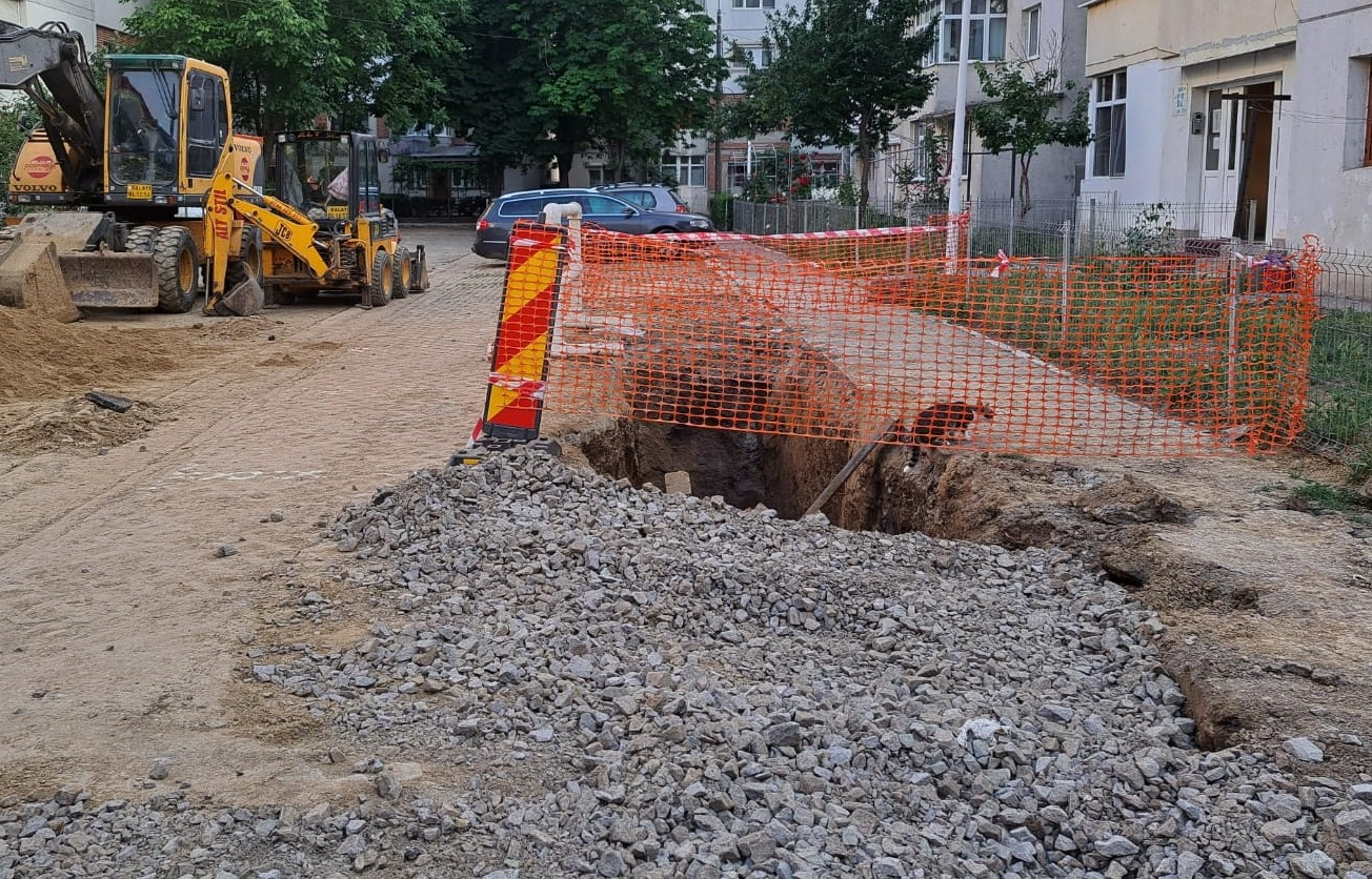 Se reabilitează conducta de apă din cartierul Aurel Vlaicu