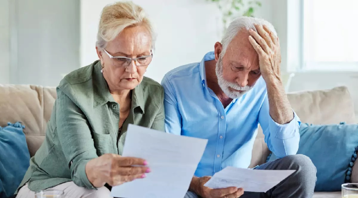 Pensionarii cu venituri mici vor primi 400 de lei în decembrie