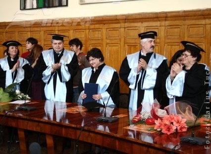 Aplauze pentru omul din spatele actorilor