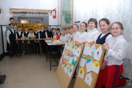 Copiii din Şendreni au primit daruri