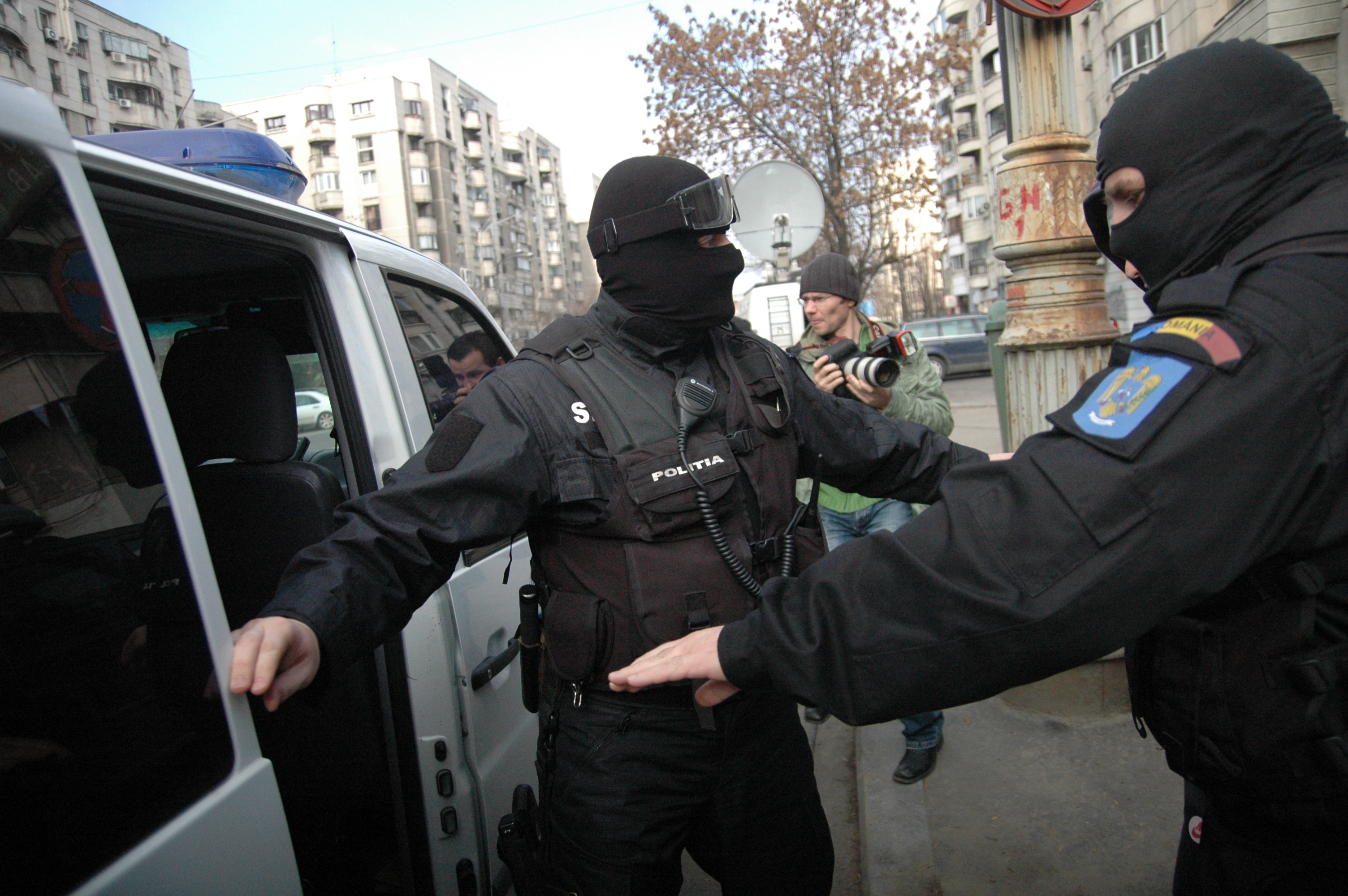 Procurorii DIICOT Galaţi fac 110 PERCHEZIŢII în ţară. PREJUDICIUL se ridică la CINCI MILIOANE de euro