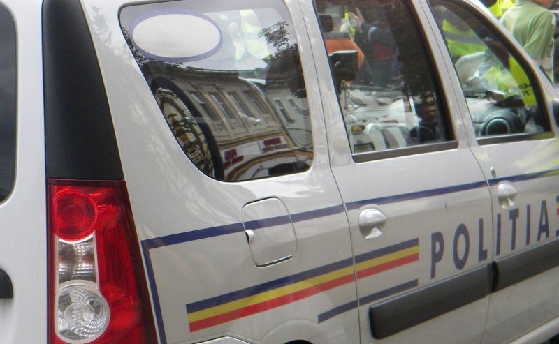 Minoră în stare gravă după ce a fost lovită de o maşină pe strada Barboşi