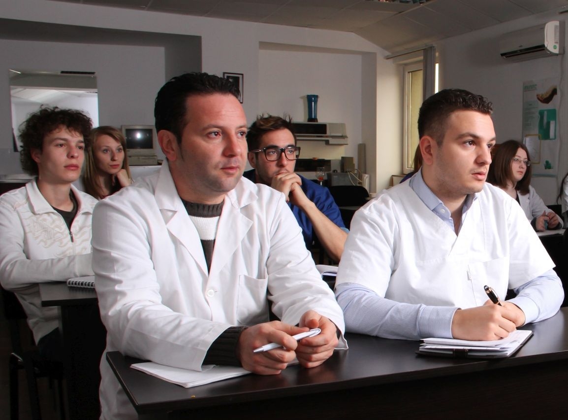 Sesiune de comunicări ştiinţifice la Facultatea de Medicină