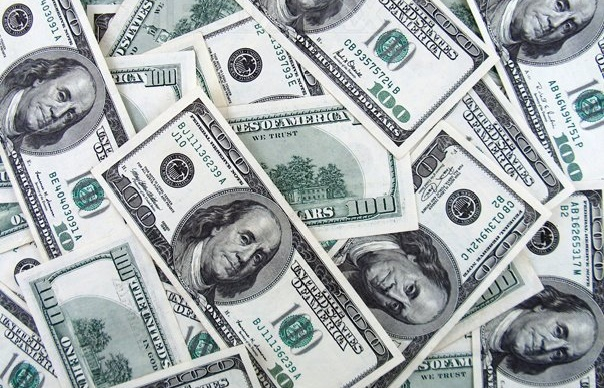 Dolarul american a pierdut circa 1,5 bani