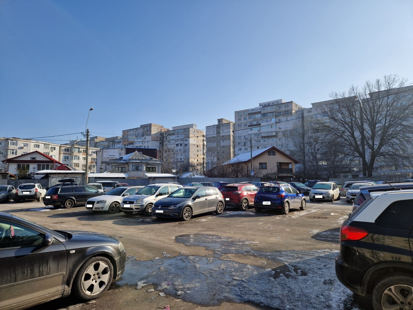 4.000 de locuri de parcare rezidenţiale vor fi marcate în 2026