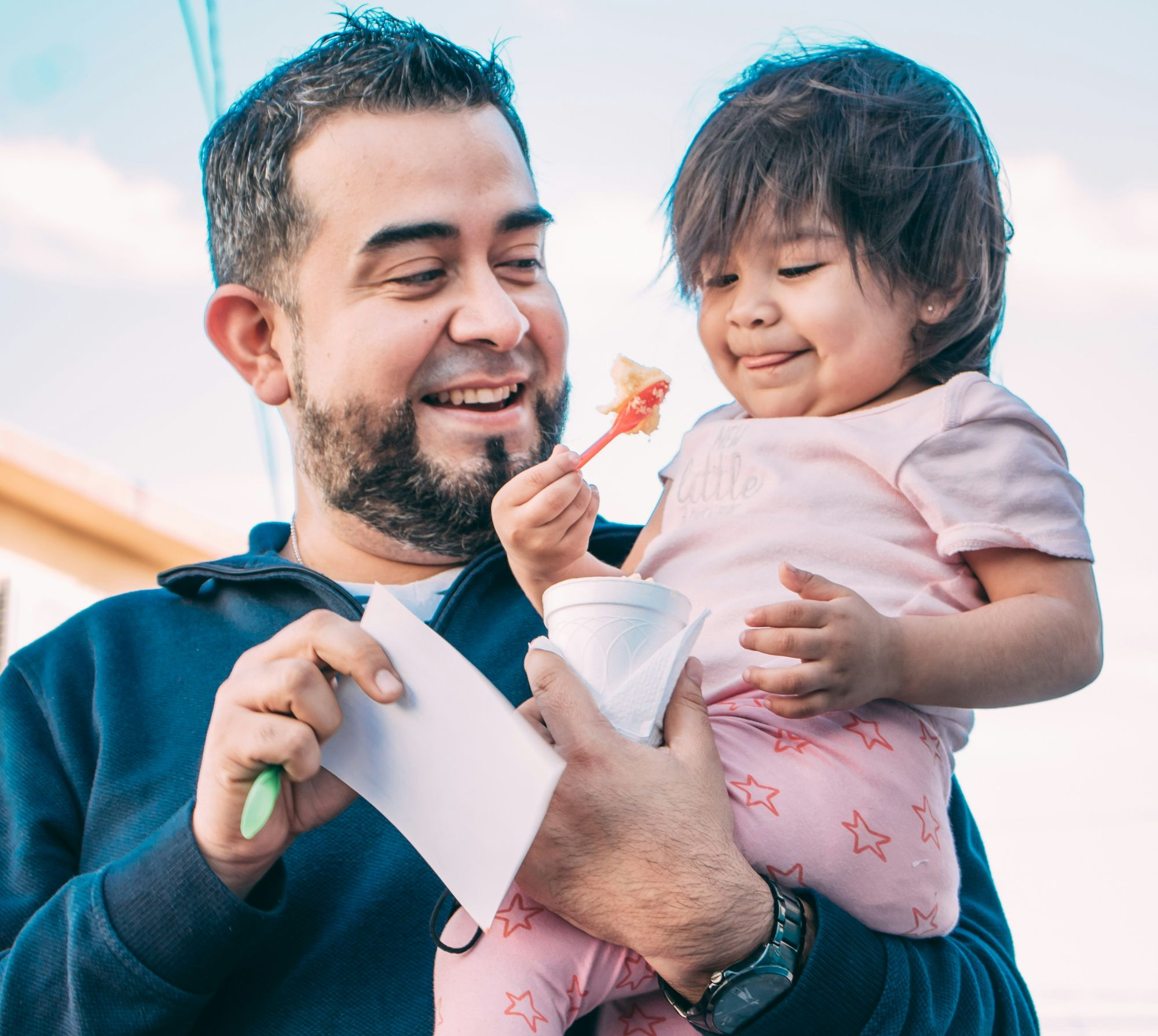 „Zi «bună ziua!» la tot omul că nu se știe care-i taică-tu...”