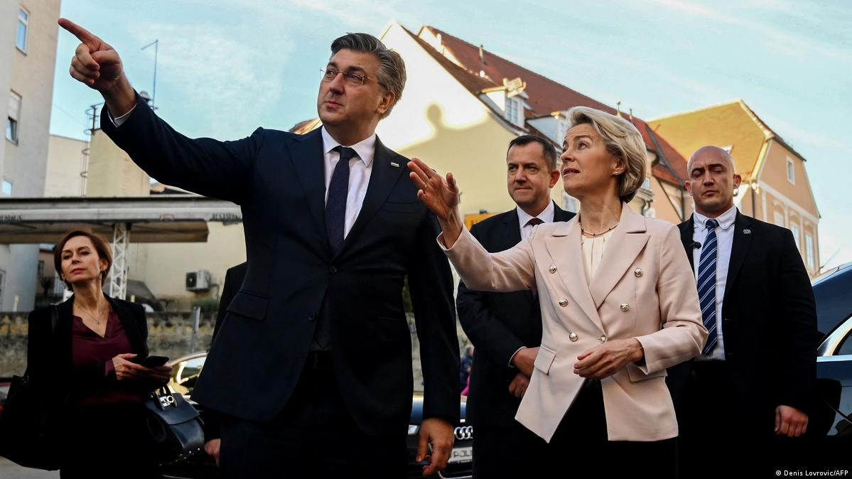 Croația a intrat în Schengen și zona euro, România a rămas  „pe tușă”