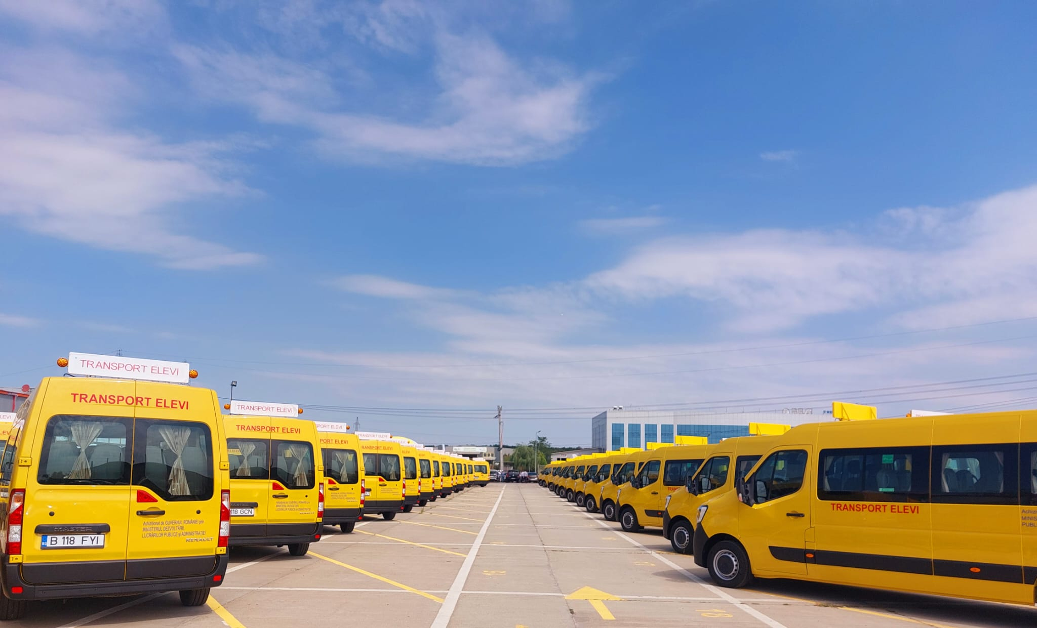 Microbuze școlare noi pentru trei comune din județ