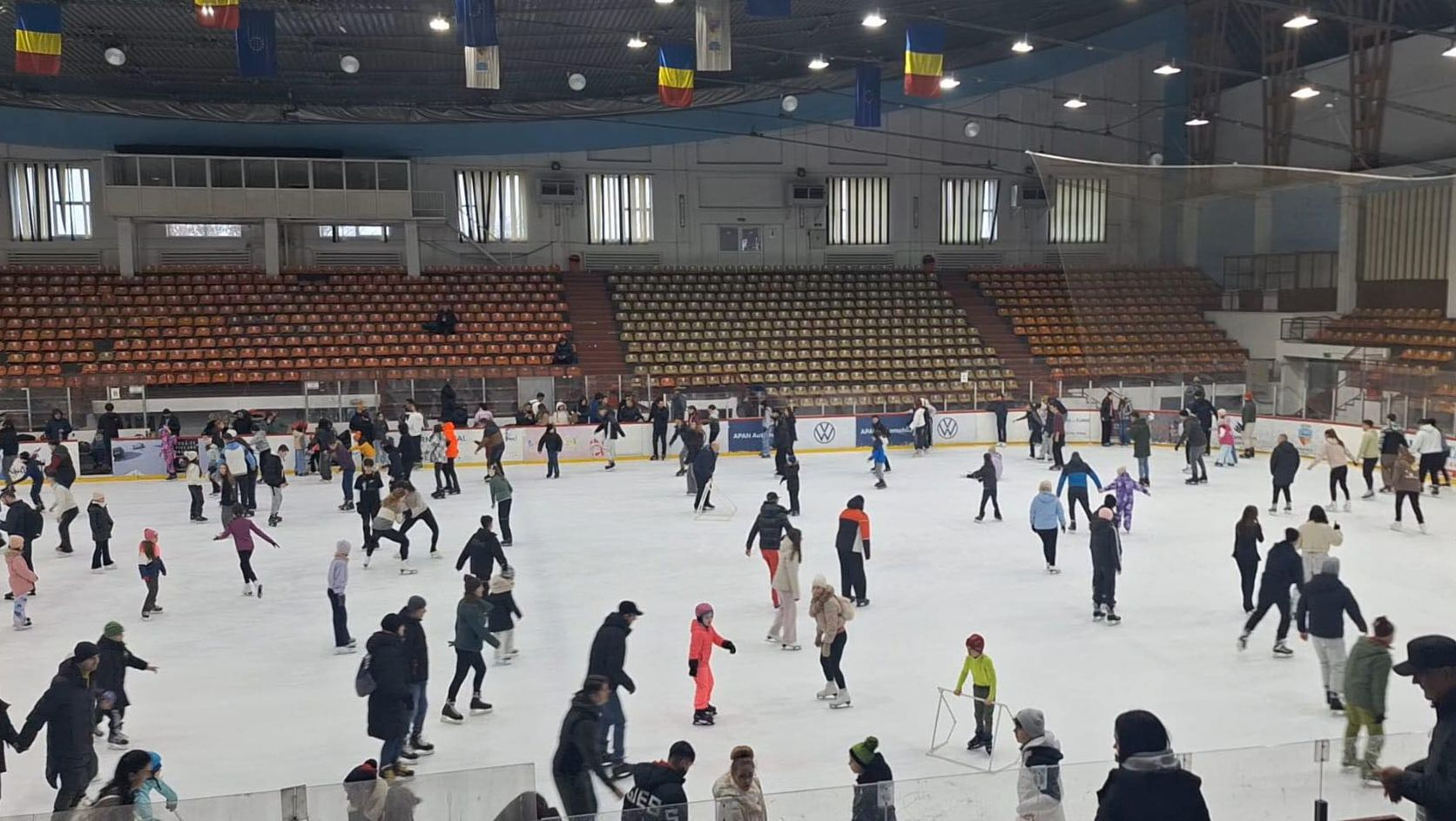 Duminică, program cu publicul la Patinoar