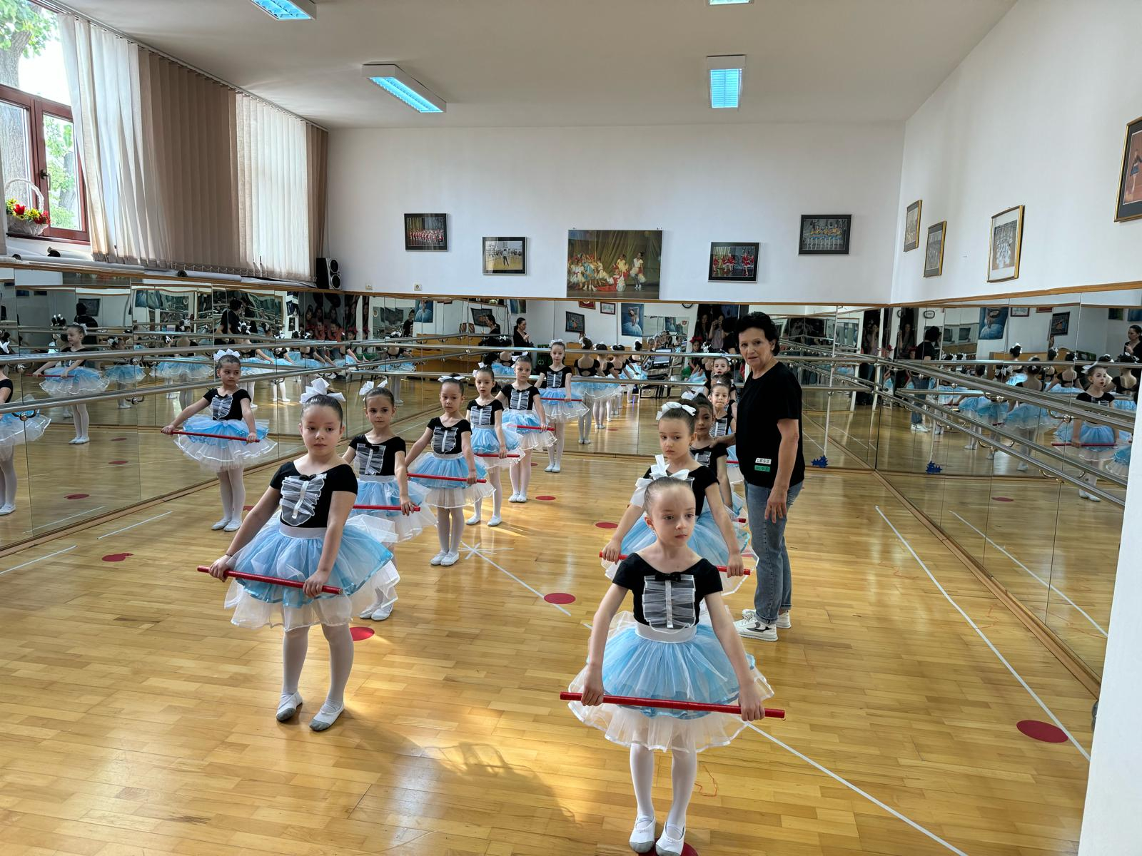 A dat scena de la „Leonard” pe școala de balet de la Centrul Cultural. Rodica Androne, profesoara de grație (FOTO)