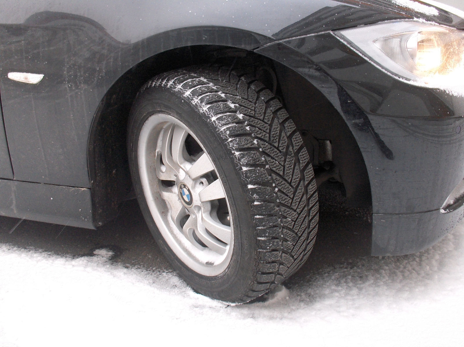 ŞOFERI, echipaţi-vă maşinile! S-au dat primele AMENZI pentru lipsa cauciucurilor de iarnă