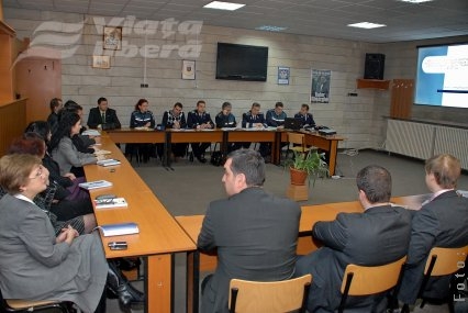 Dialogul bancherilor cu Poliţia