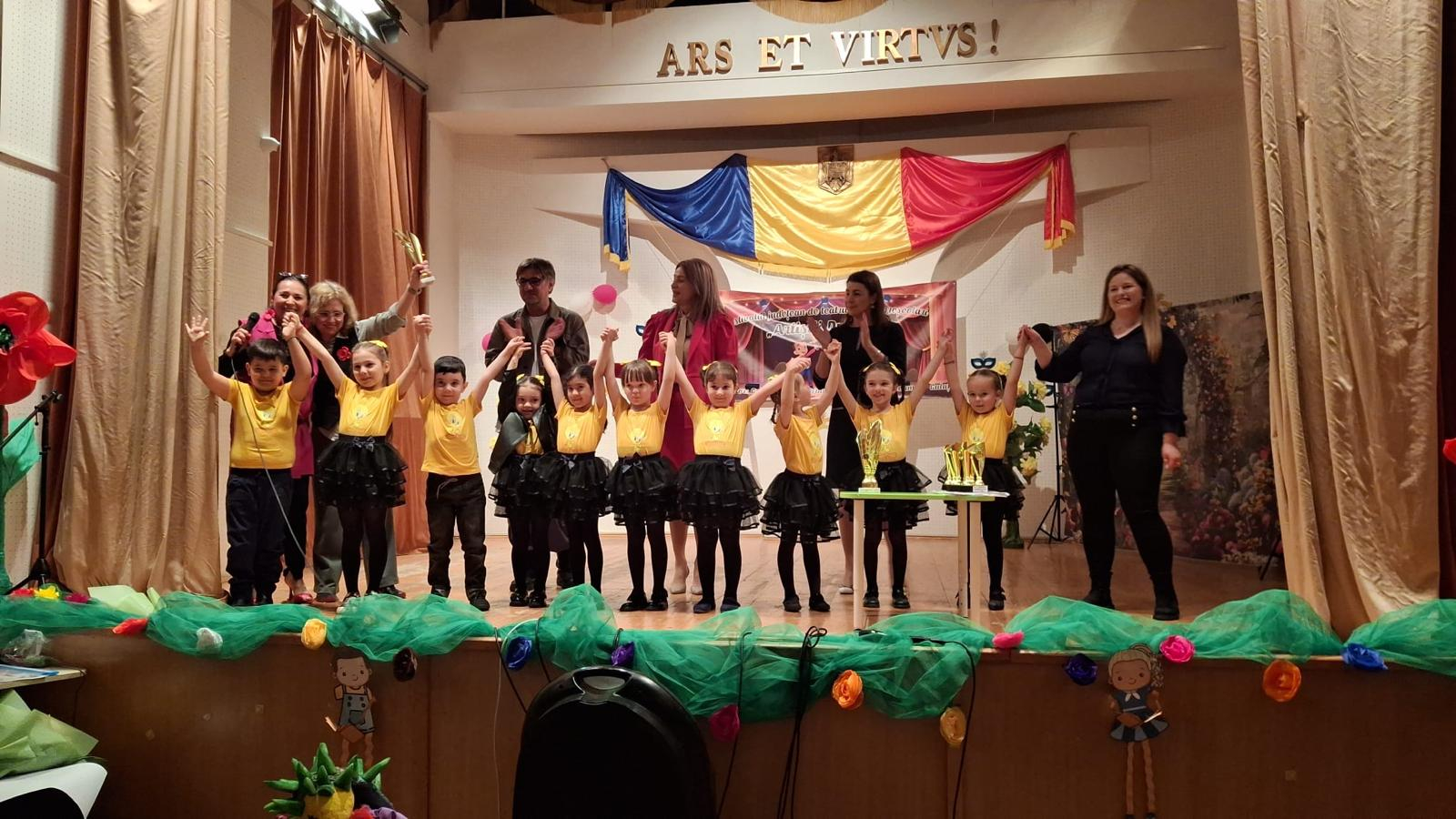 Cei mai mici actori, vedete pentru o zi. Festival-concurs de teatru la Galaţi (GALERIE FOTO/VIDEO)